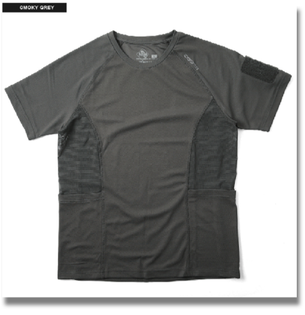 MAGFORCE C-0106 COOLMAX T-SHIRT SMOKE GRAY

It is adopted the MAGFORCE - URBAN TACTICAL APPAREL-line smooth and comfortable to wear good, excellent drying COOLMAX t-shirt.
That made mesh fabric under the armpit, so more breathable, moisture 籠rimasenn in.
Patch onto the Velcro placed his left arm kicked others, can be used as a pen holder.
Scruff the emergency personal information (name, contact, blood type, birthday) can as it has filled.